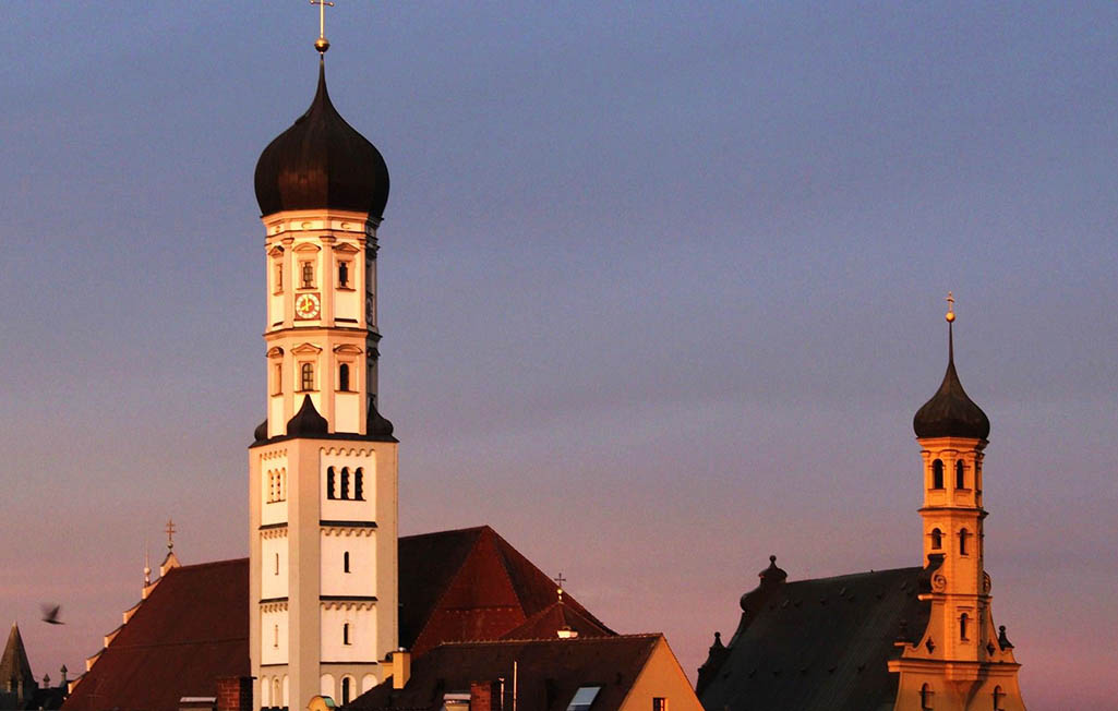 Die Moderne Fassade einer Alten Stadt: Eine Reise durch die Architektur von Augsburg