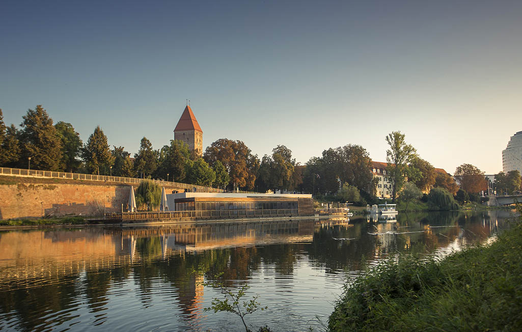 Die Architekturschönheit von Ulm erkunden: Historische Wahrzeichen und moderne Landschaften bewundern